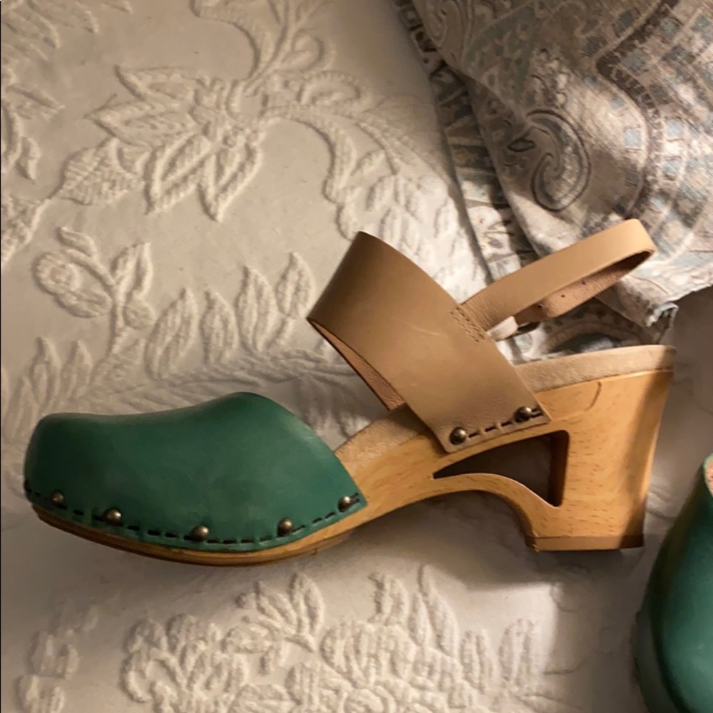 Kelly Green Danskos Size 39 Narrow